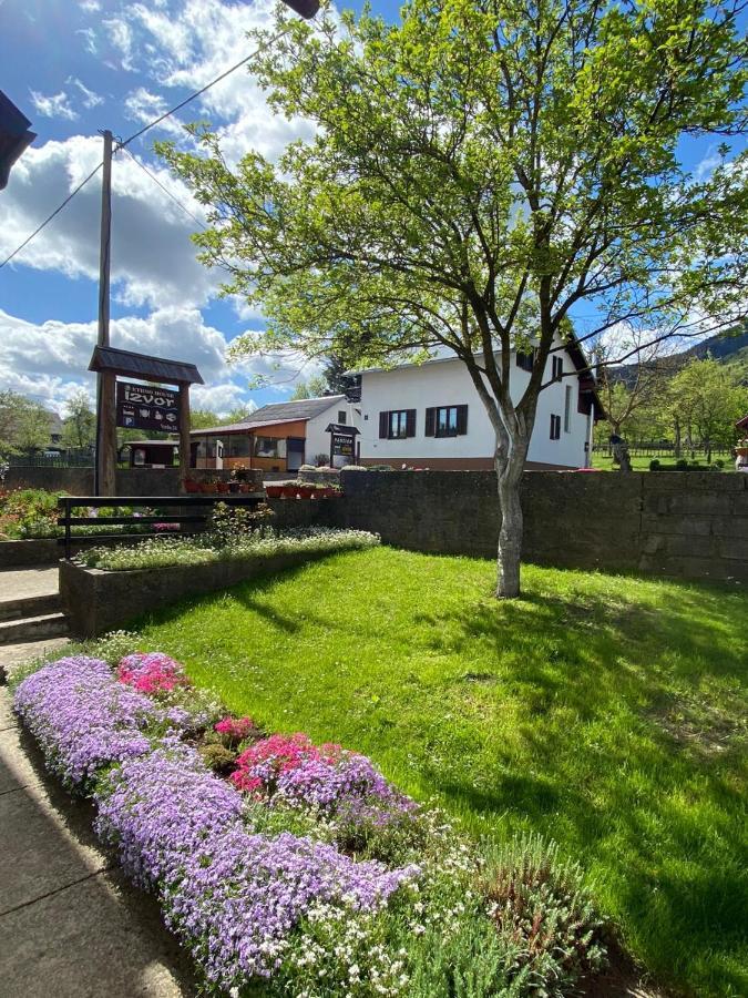Pansion Izvor Hotel Кореница Екстериор снимка