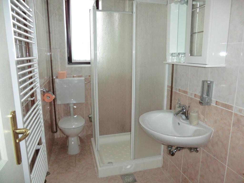 Pansion Izvor Hotel Кореница Екстериор снимка