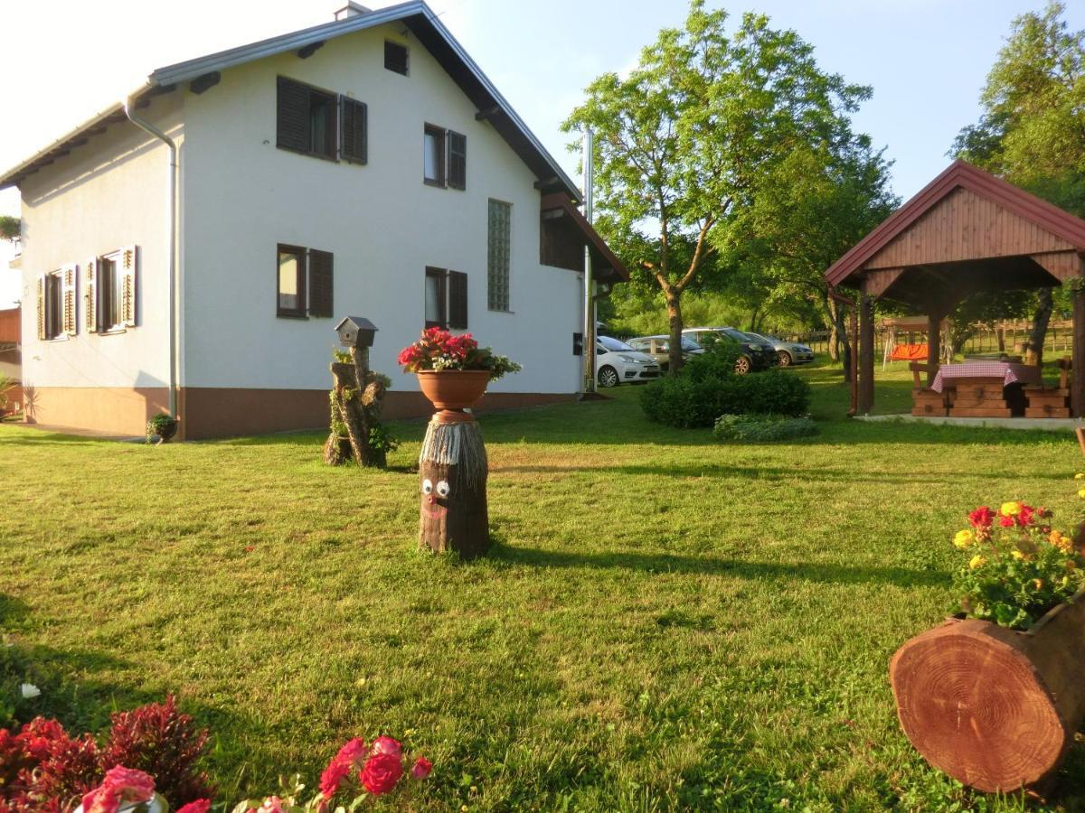 Pansion Izvor Hotel Кореница Екстериор снимка