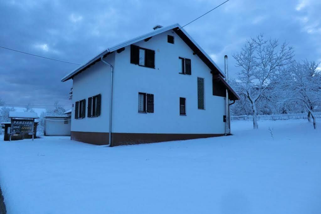Pansion Izvor Hotel Кореница Екстериор снимка